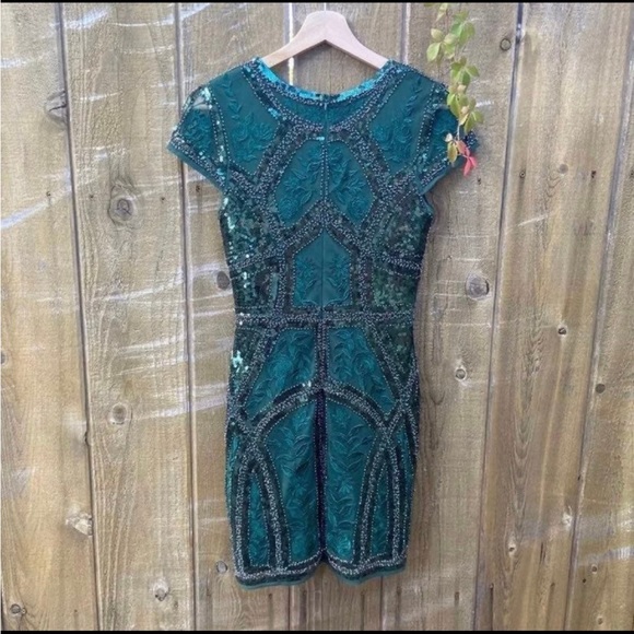 Emerald Green Art Deco Sequin Embroidered Bodycon Dress 🌿 - Picture 5 of 11